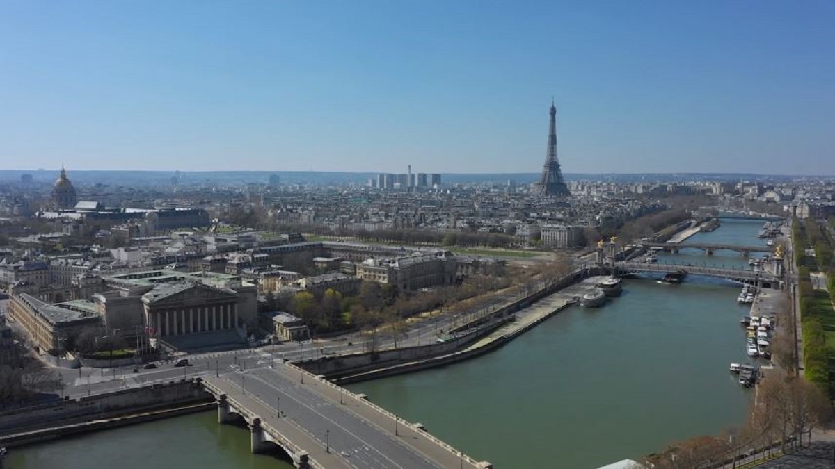 deserted paris