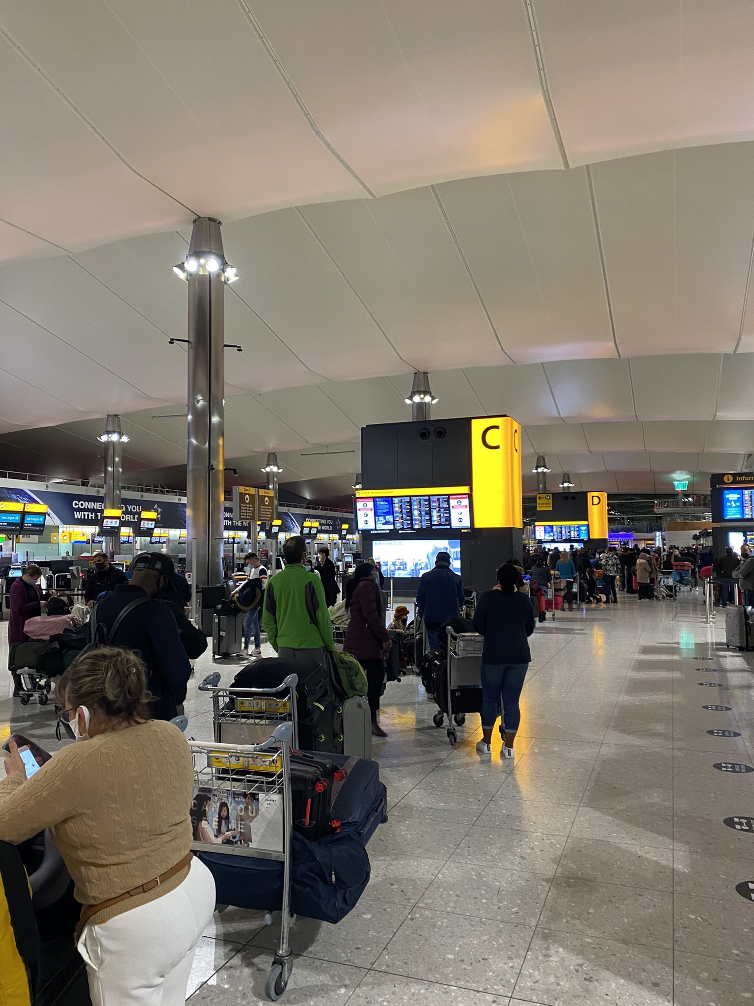 queues at heathrow airport