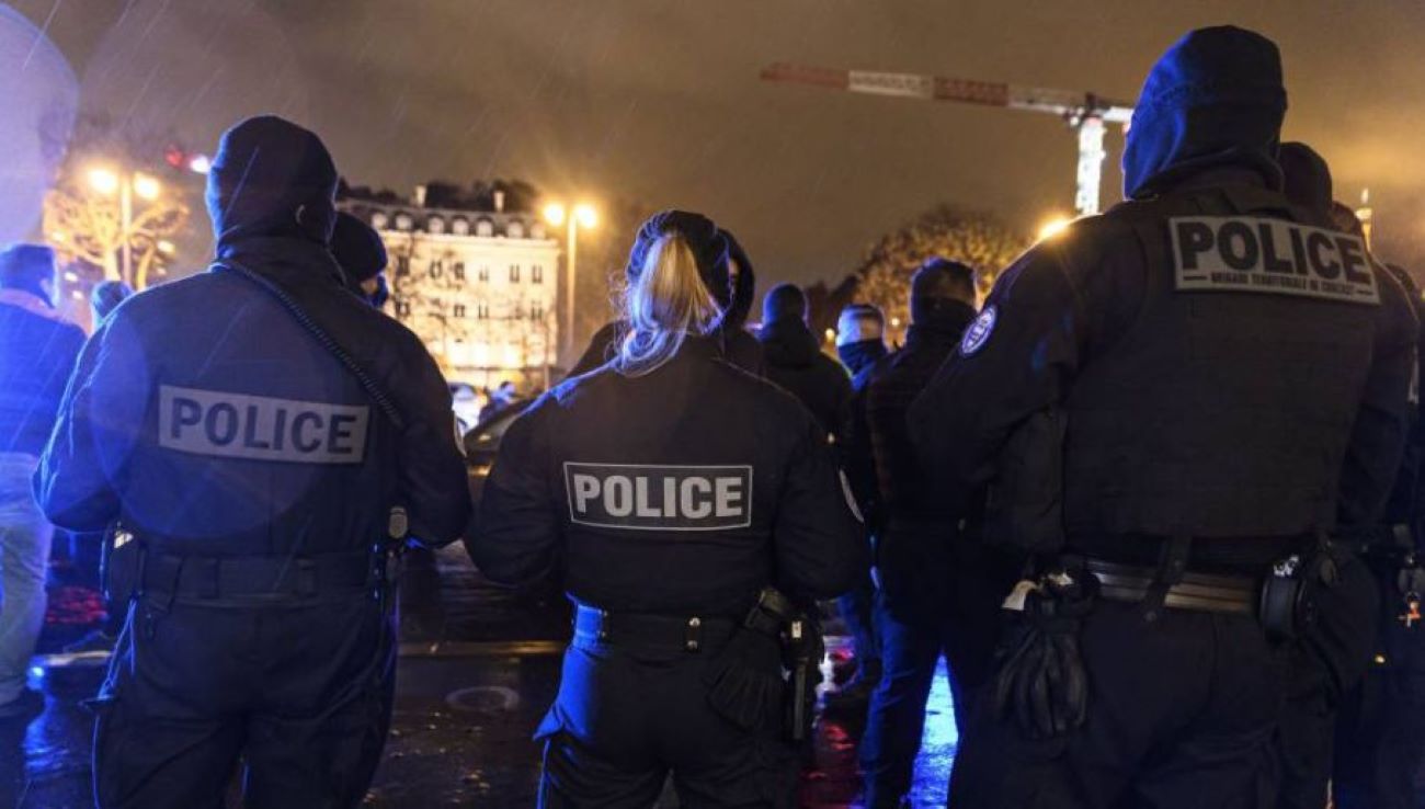 police officers shot dead in france