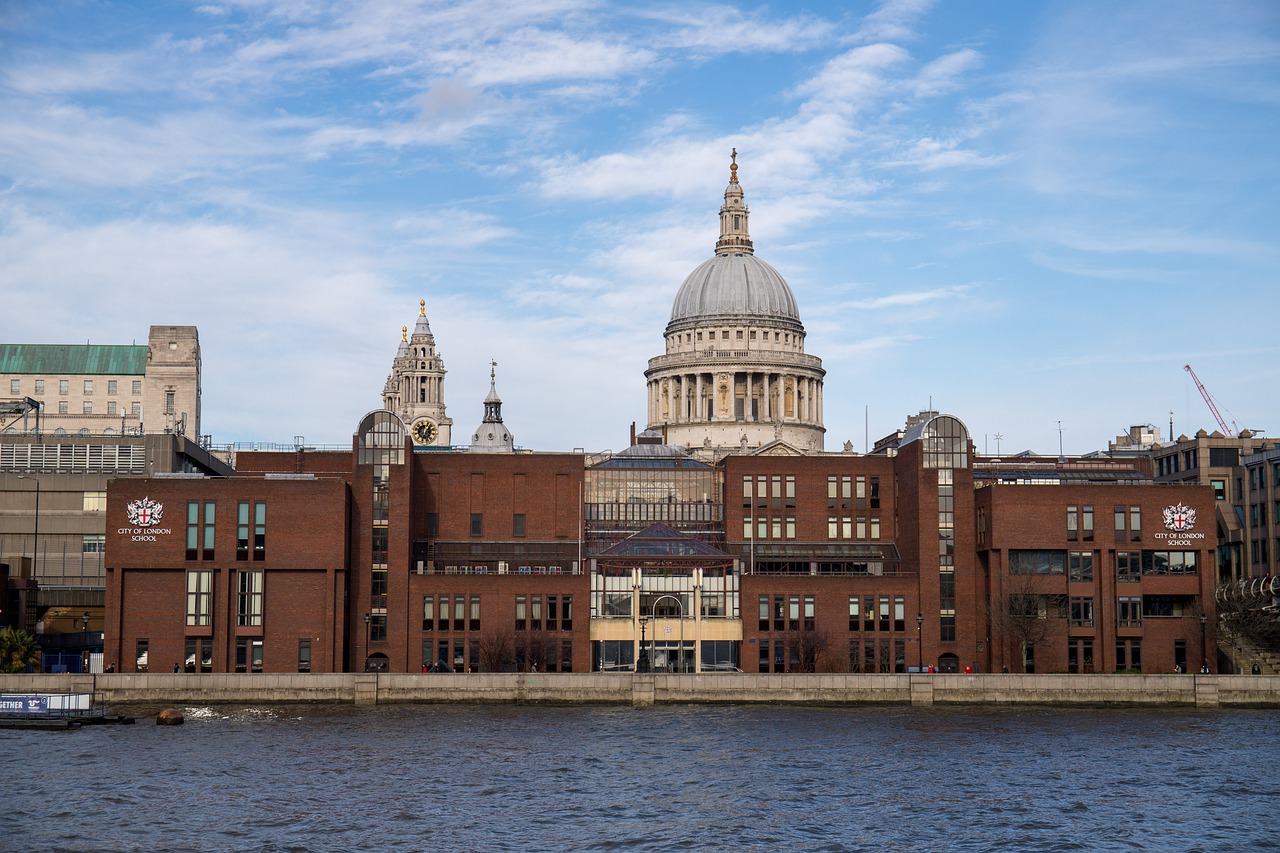 nick gibb to close schools