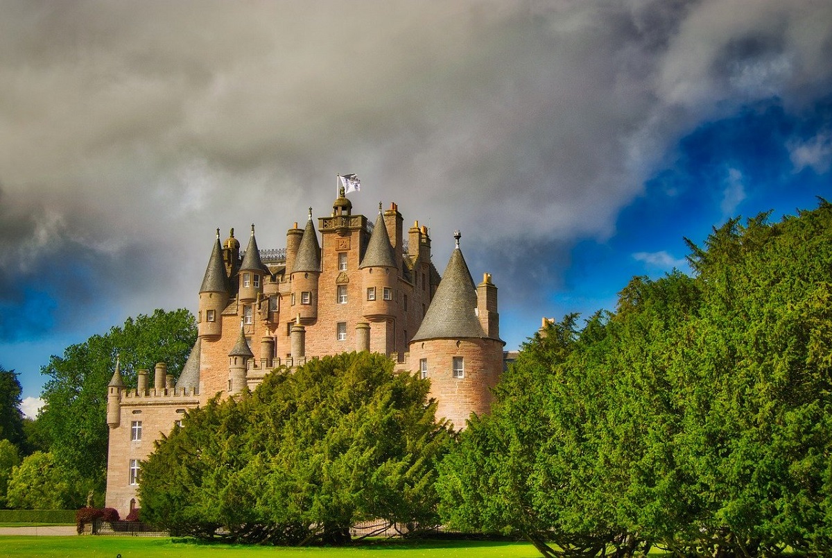 glamis castle in angus