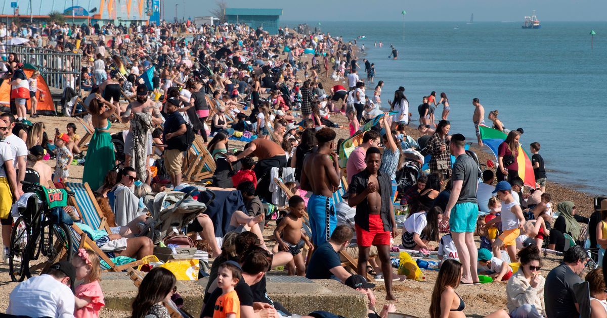 heat wave parks and beaches full but theres the risk of the peak